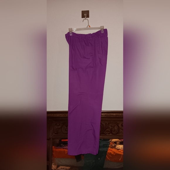 Butter soft scrubs by UA scrub pants 👖sz Large. 2 for $20 - Picture 5 of 8